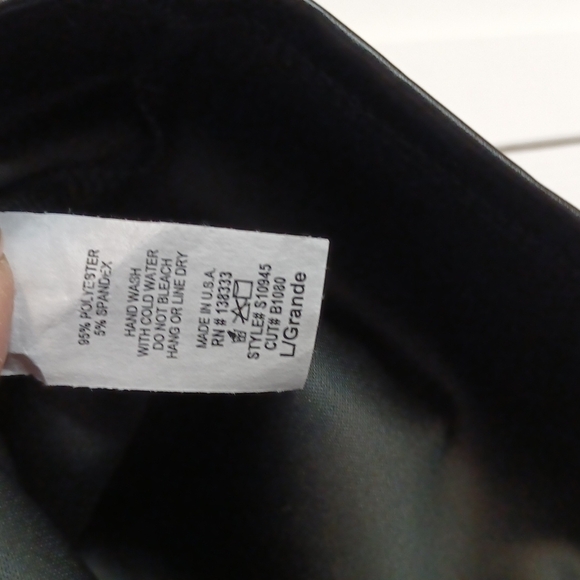 Seduction Black Leatherlike Mini Skirt - Picture 4 of 6